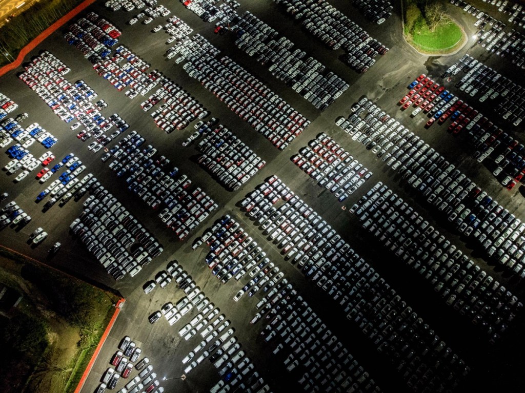 Ein Parkplatz im englischen Bristol, aus der Luft fotografiert.