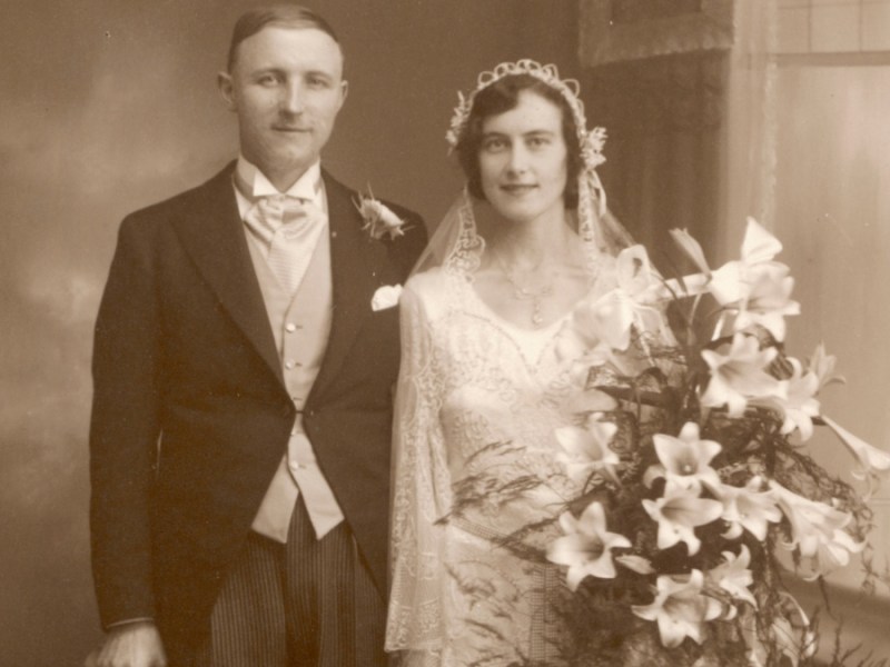 Ein Brautpaar aus den 1920er Jahren.